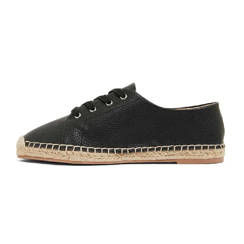 Bayside Sneaker in Black Smooth