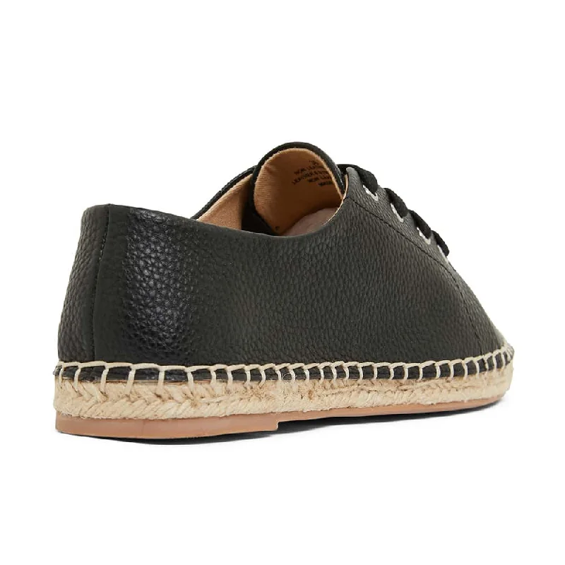 Bayside Sneaker in Black Smooth