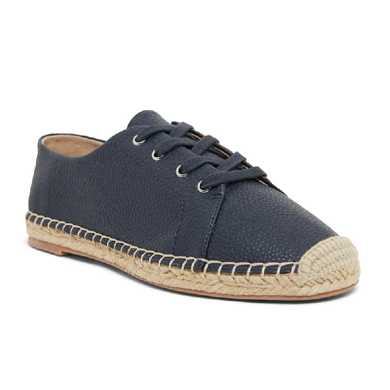 Bayside Sneaker in Navy Smooth