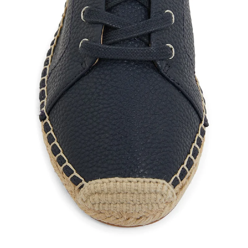 Bayside Sneaker in Navy Smooth