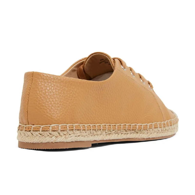 Bayside Sneaker in Tan Smooth