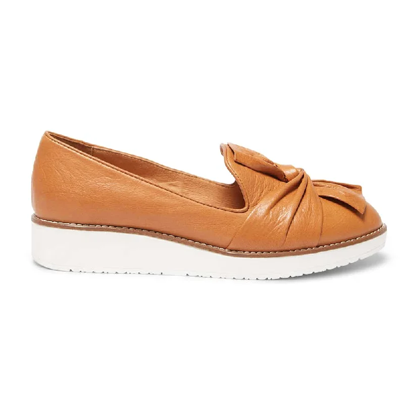 Dandy Flat in Tan Leather