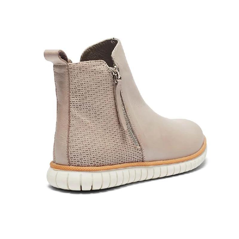 Factor Boot in Light Grey Leather