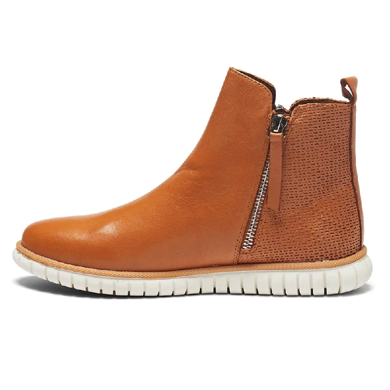 Factor Boot in Tan Leather