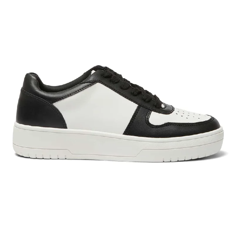 Fraser Sneaker in Black Smooth