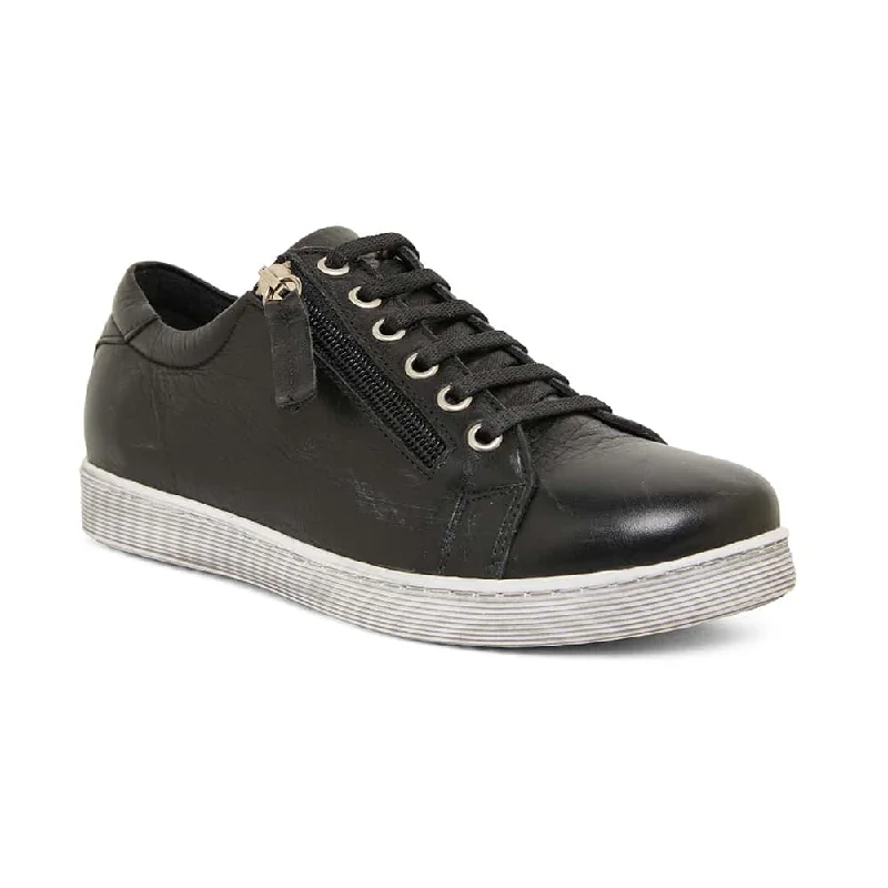 Grand Sneaker in Black Leather