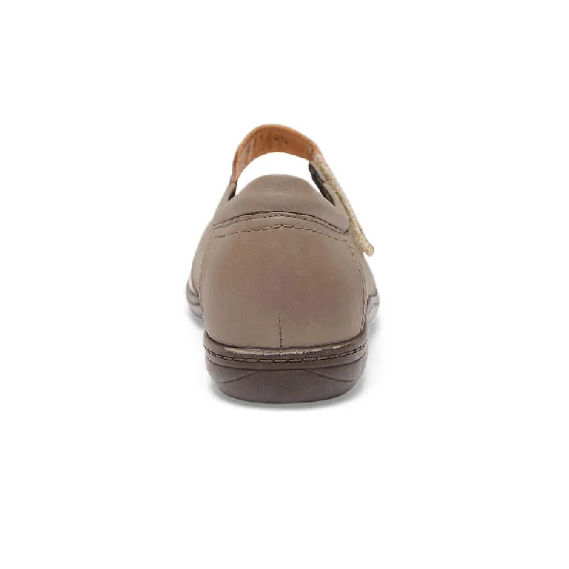 Larissa Flat in Taupe Leather