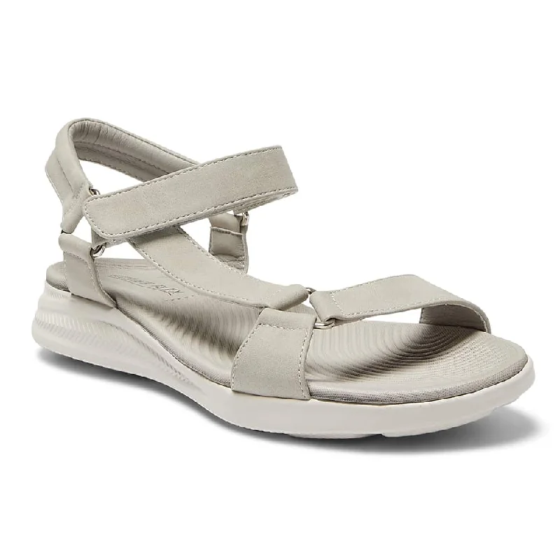 Native Sandal in Light Grey