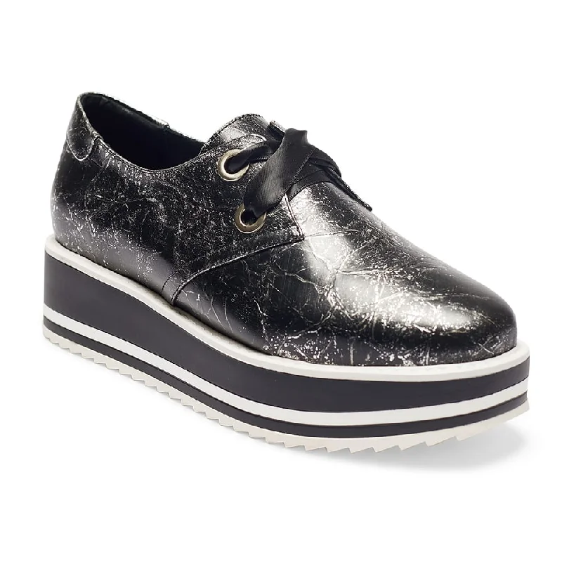 Oklahoma Brogue in Black Crinkle Leather