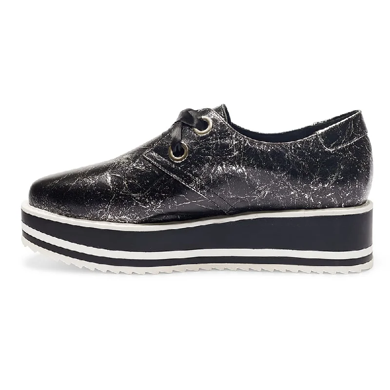 Oklahoma Brogue in Black Crinkle Leather