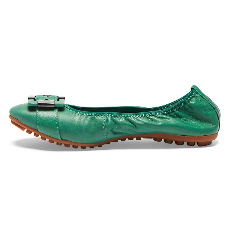 Pentagon Flat in Green Leather