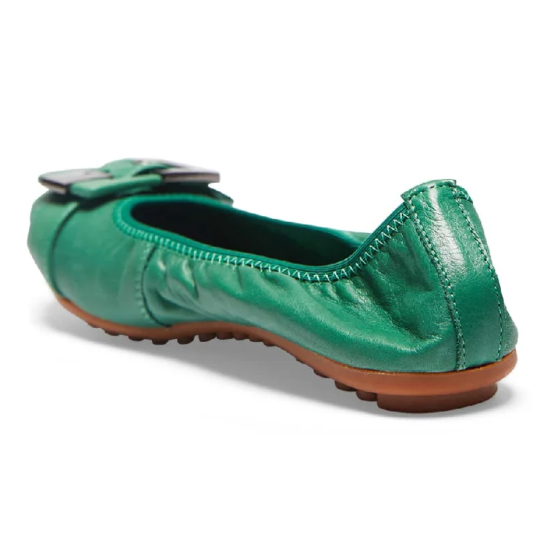 Pentagon Flat in Green Leather