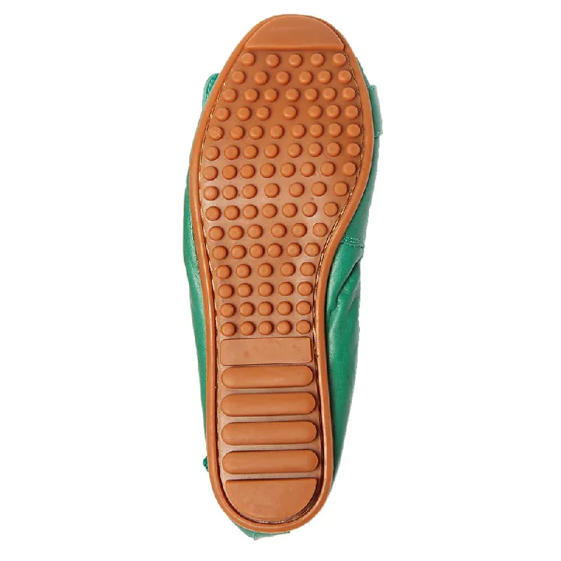 Pentagon Flat in Green Leather