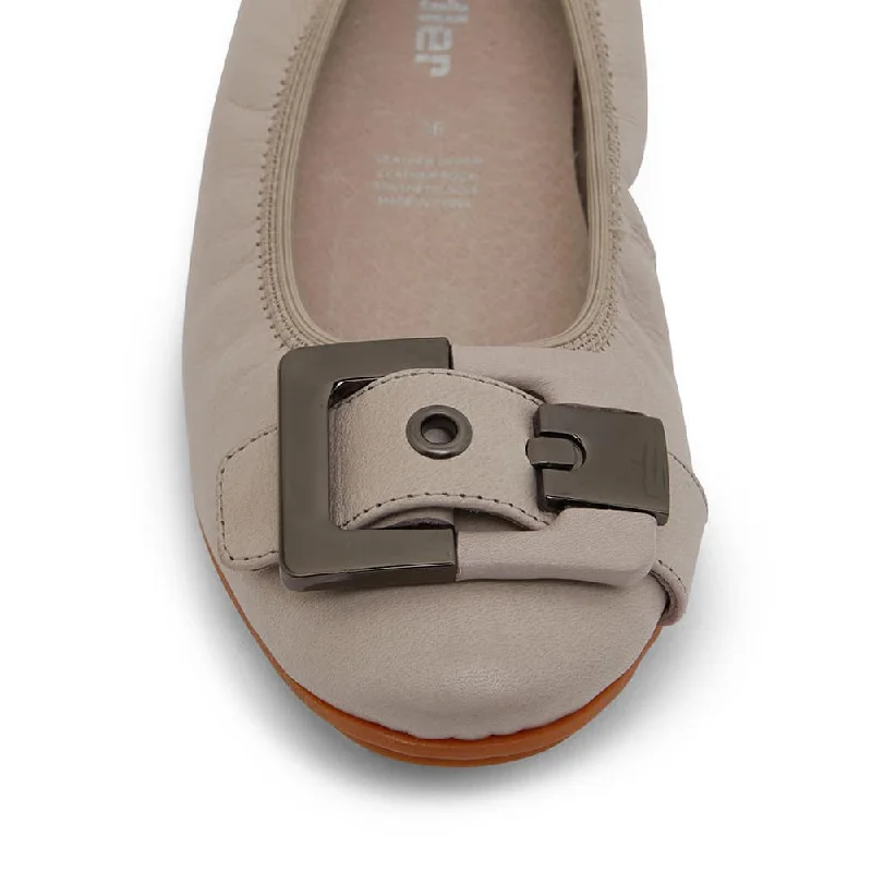 Pentagon Flat in Taupe Leather