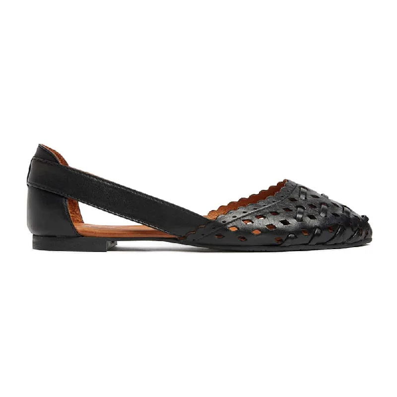 Ranya Flat in Black Leather