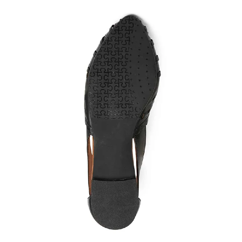 Ranya Flat in Black Leather