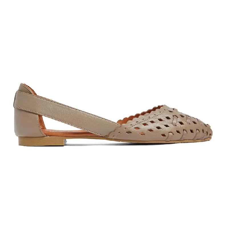 Ranya Flat in Taupe Leather