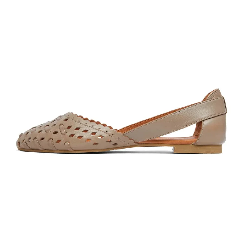 Ranya Flat in Taupe Leather