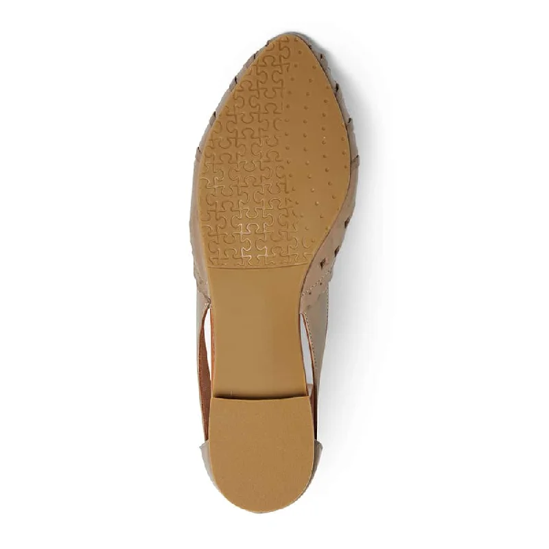 Ranya Flat in Taupe Leather