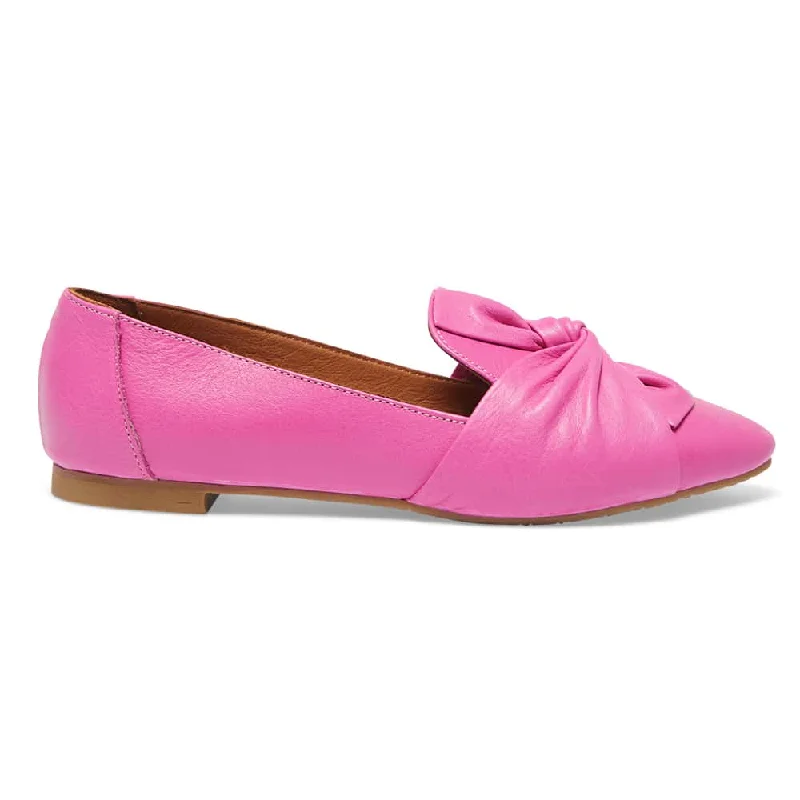 Rosco Flat in Fuschia Leather