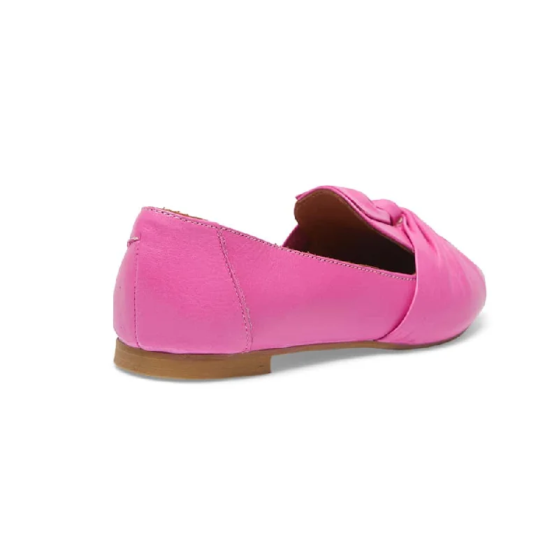 Rosco Flat in Fuschia Leather