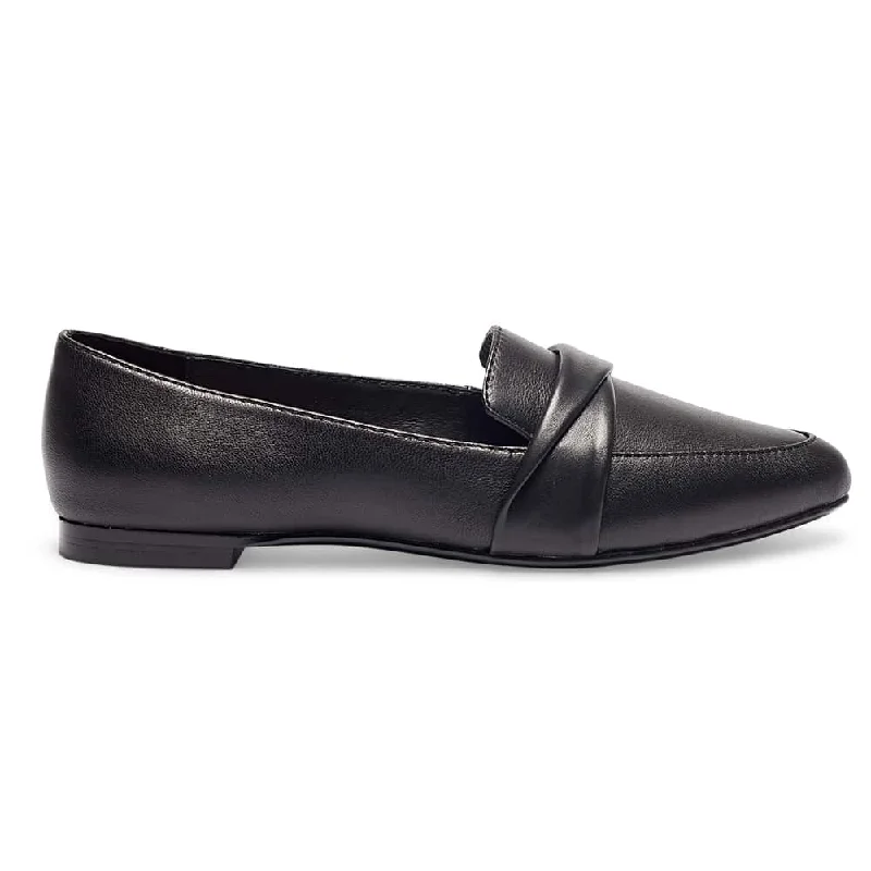 Taylor Flat in Black Leather