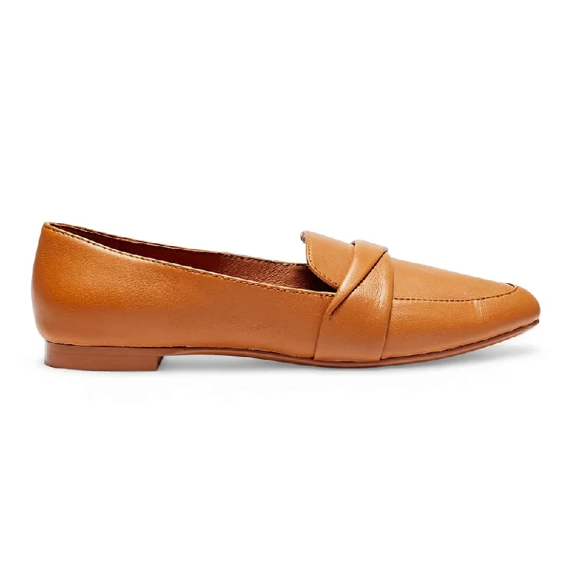 Taylor Flat in Tan Leather