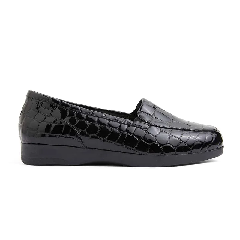 Verse Loafer in Black Patent