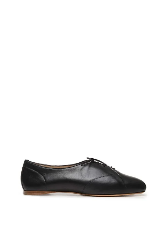 Maya Flat Shoe in Black Leather